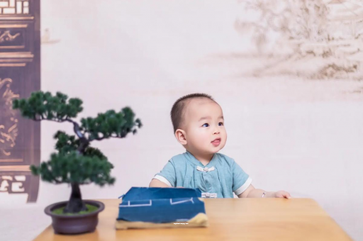 北海怀孕肚子中间凹两边凸